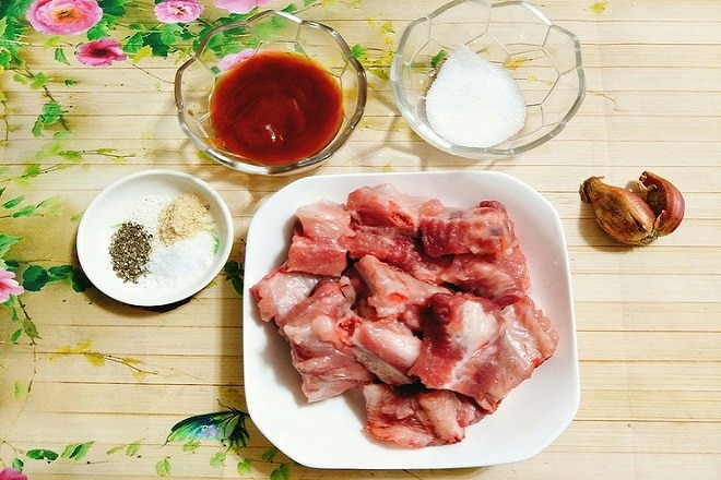 Nguyên liệu làm xương sườn với nước sốt chua ngọt