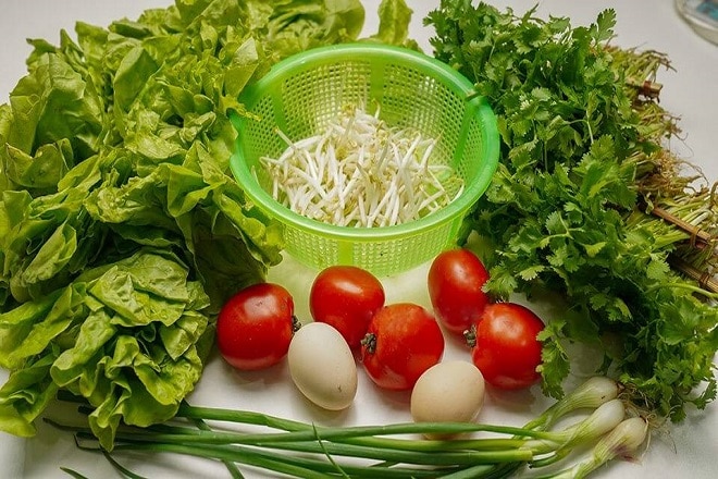 Ingredients make tomato sauce